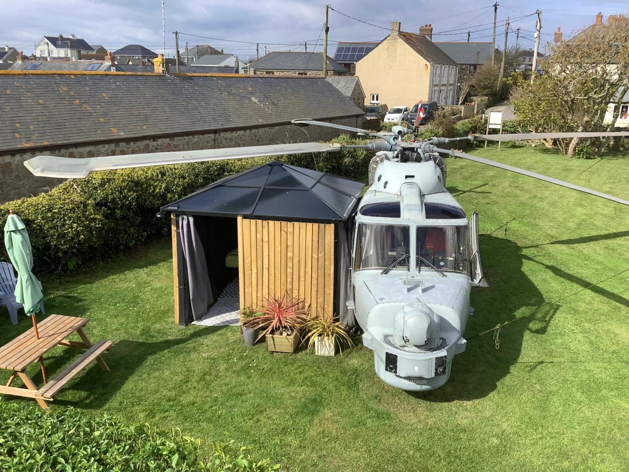Haelarcher Helicopter Glamping 赫尔斯顿 外观 照片